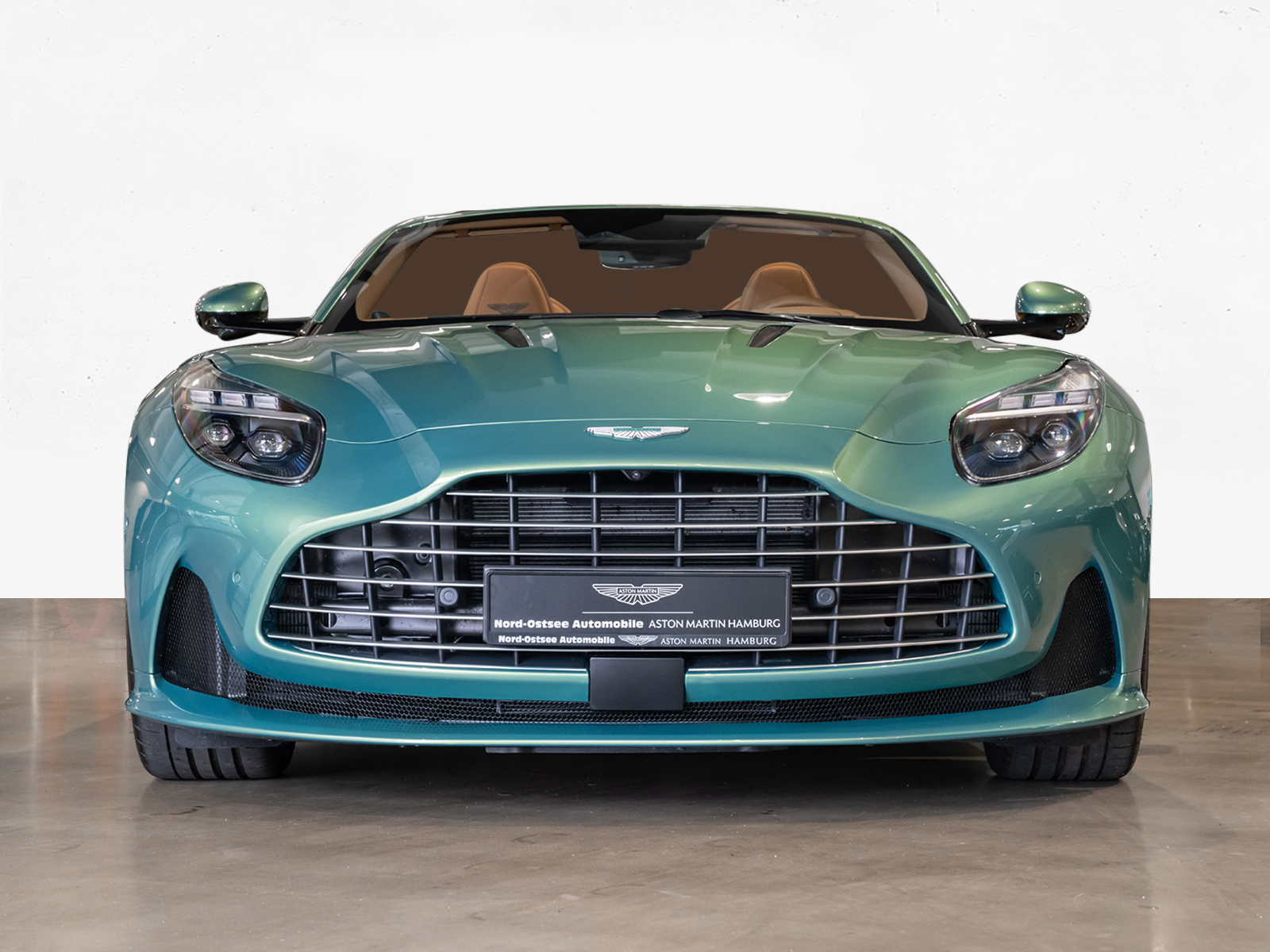 Aston Martin DB12 V8 Volante