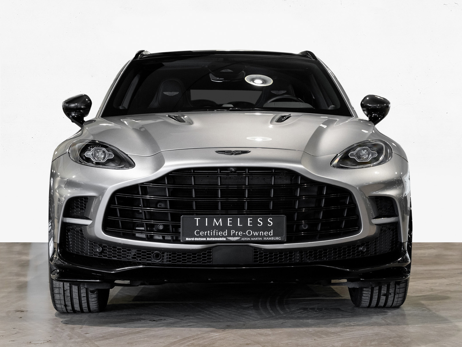 Aston Martin DBX 707