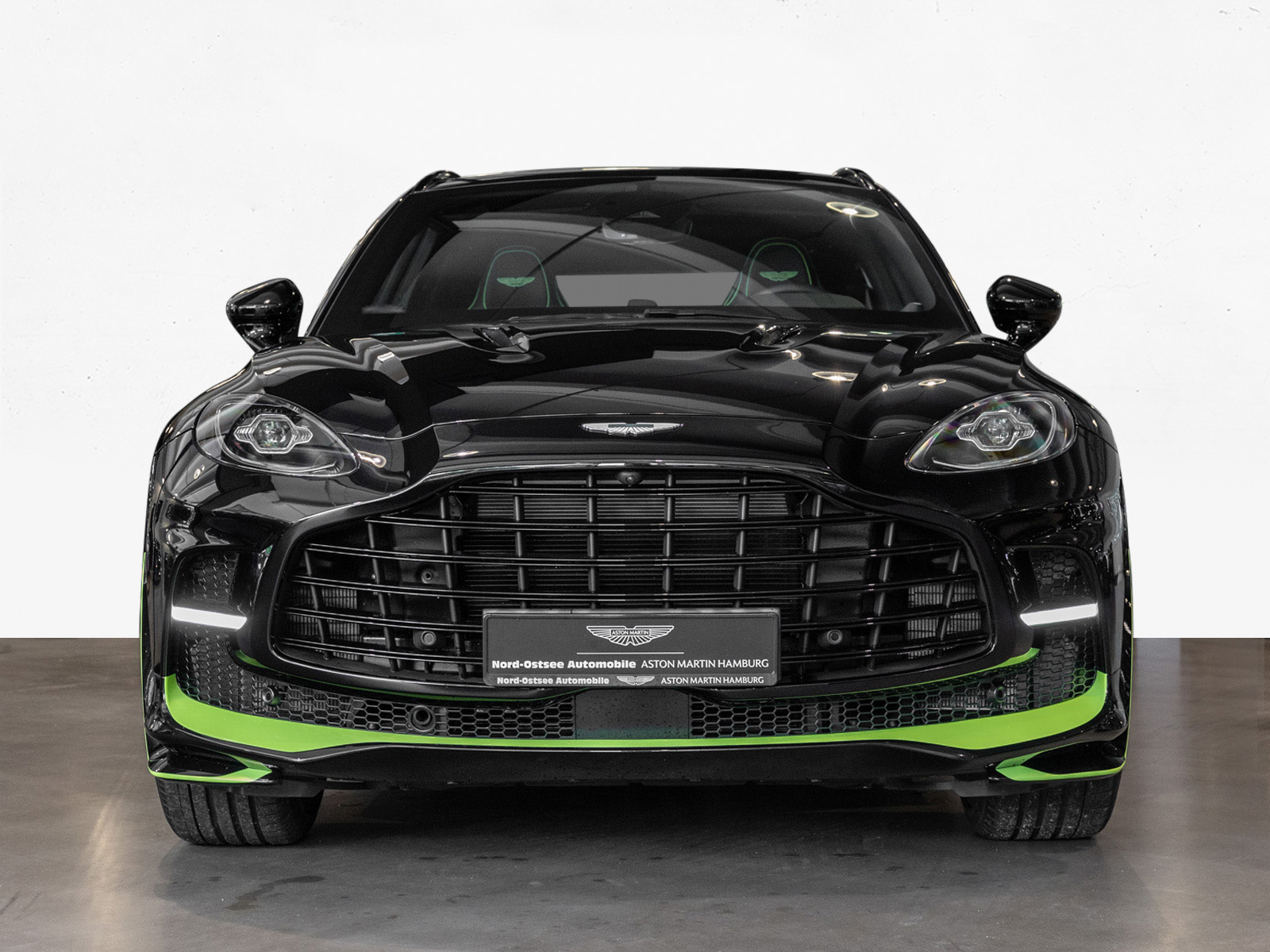 Aston Martin DBX 707 AMR