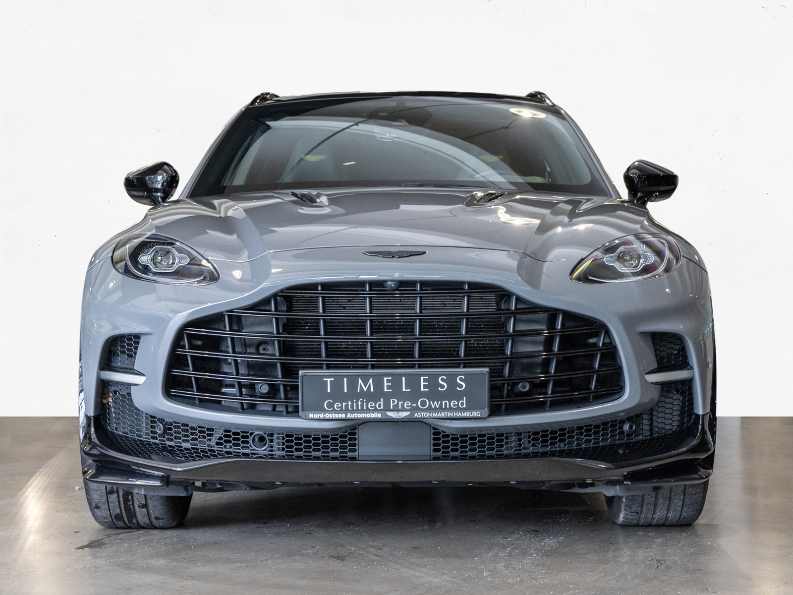 Aston Martin DBX 707