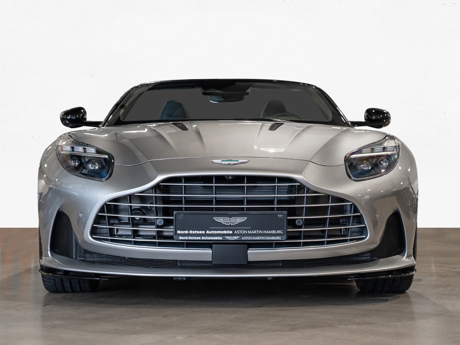 Aston Martin DB12 V8 Volante