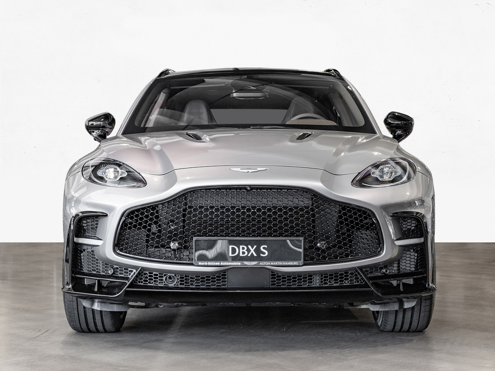 Aston Martin DBX S