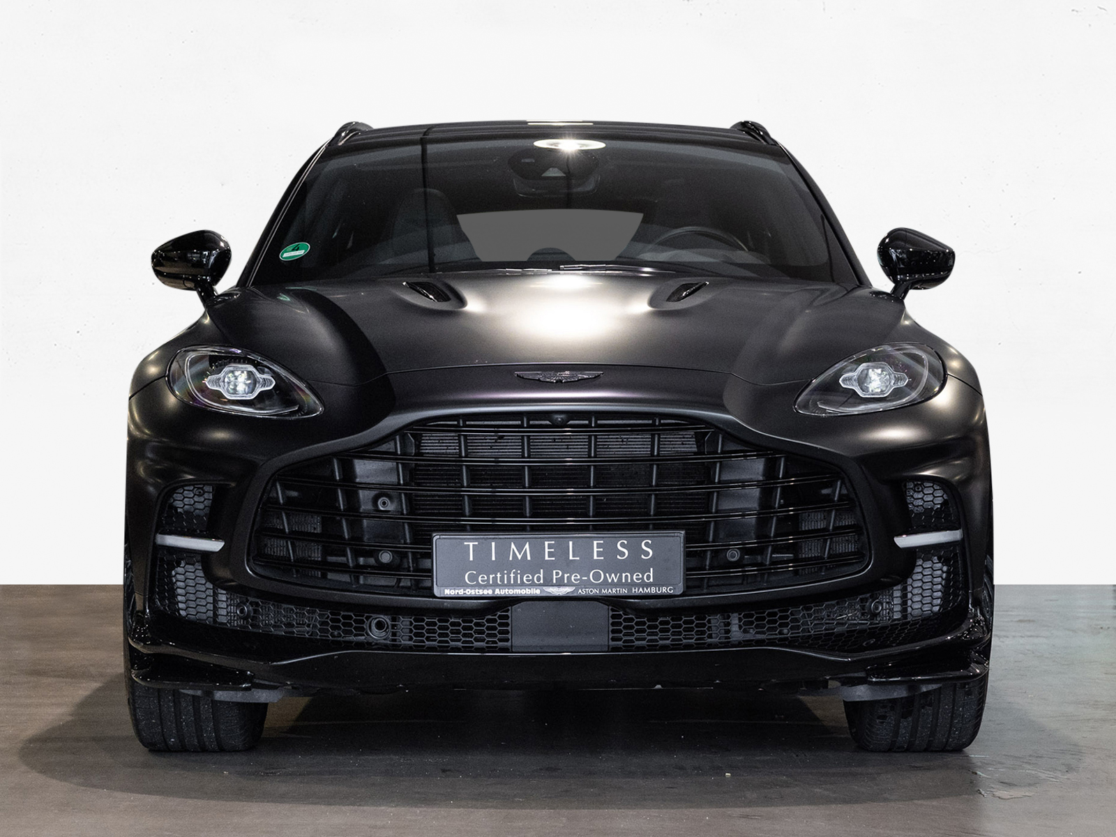 Aston Martin DBX 707